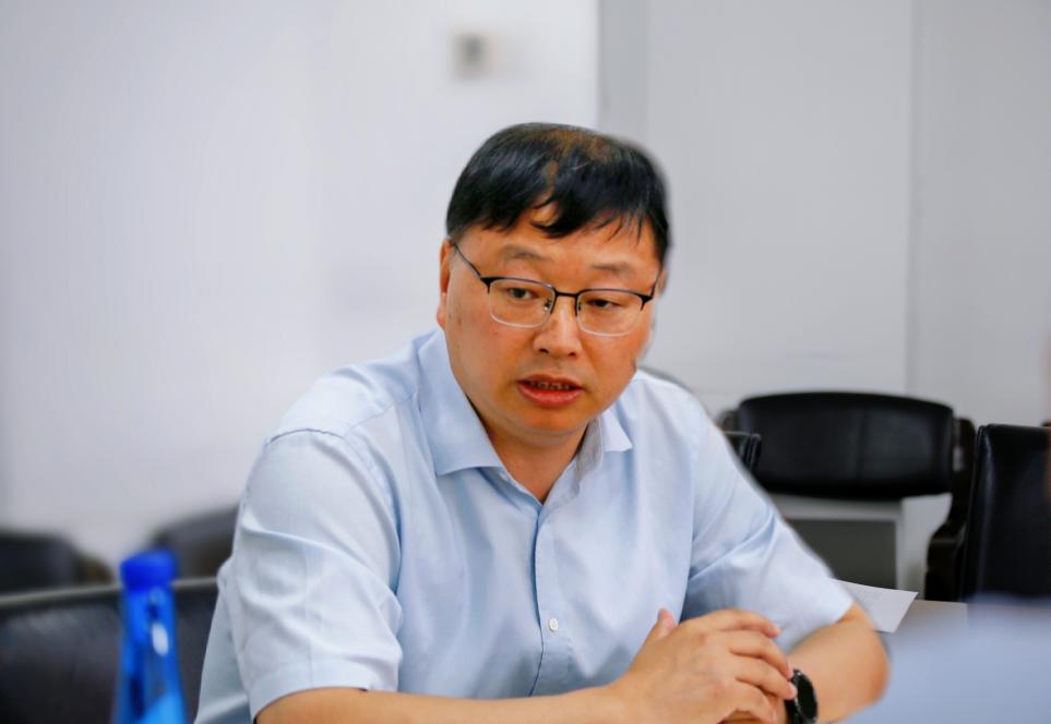 图1公司党委书记刘俊勇做工作汇报 图1公司党委书记刘俊勇做工作汇报
